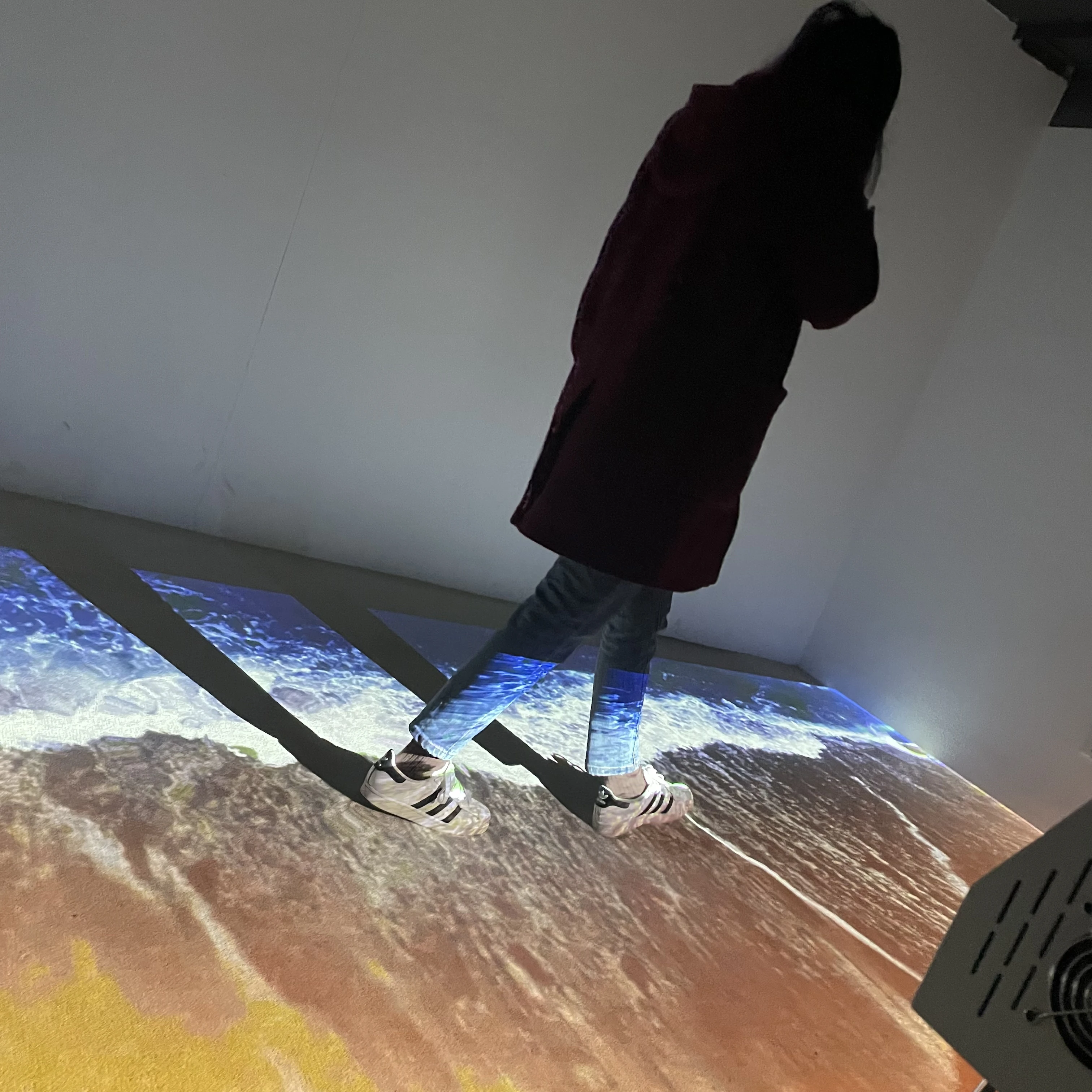 The Newest Low Price 3D Games New Advertising Tempered Glass Interactive Projector Dance Led Floor Piano System