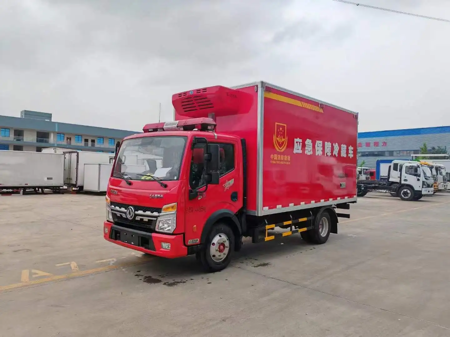 DONGFENG 4x2 емкость легкая морозильная камера коробка для перевозки овощей рыбы грузовика-холодильника