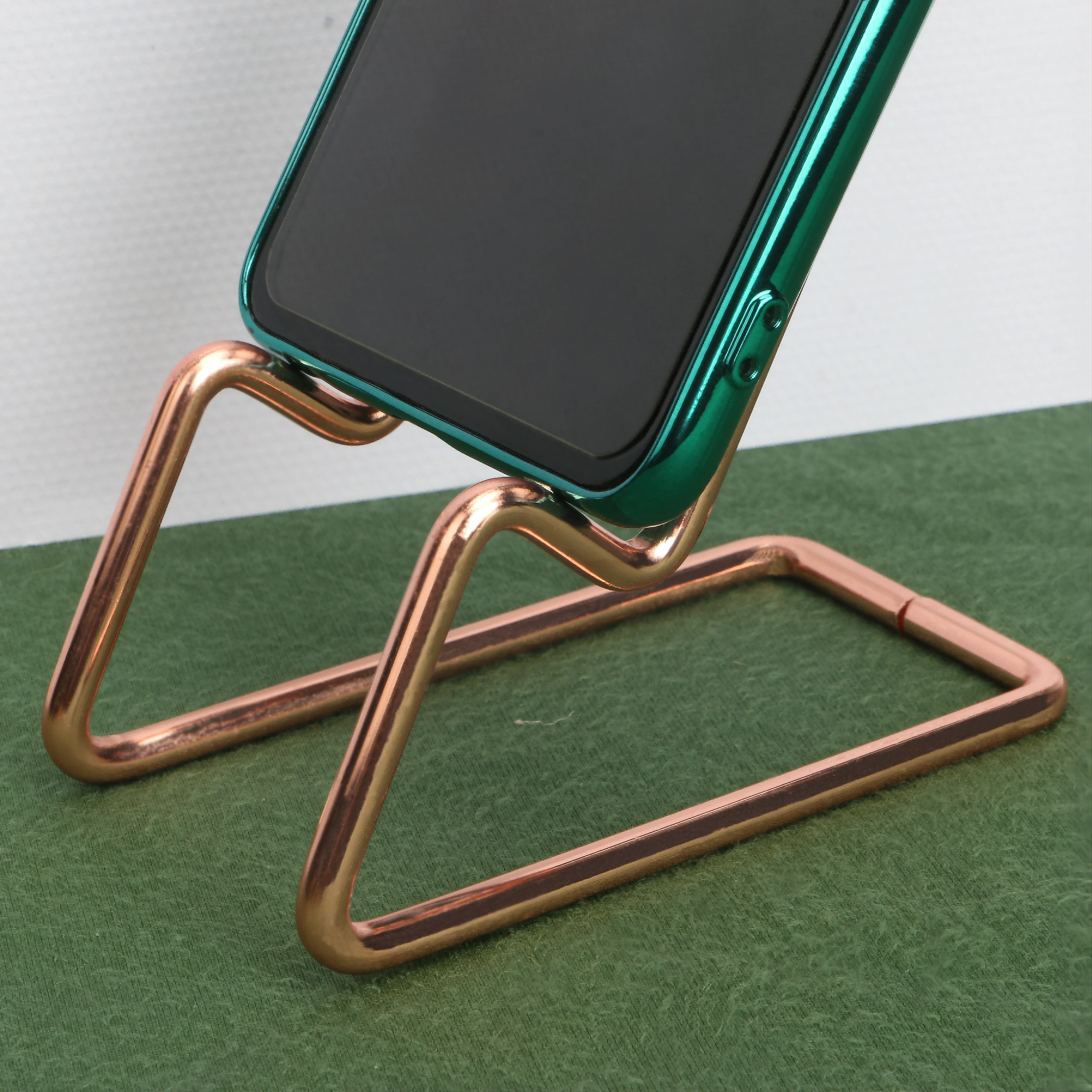 YS1211D Wholesale New OEM Metal Wire Room Decorations Photo Frame Folding 2022 Tablet Kindle Stand Mobile Cell Phone Holders