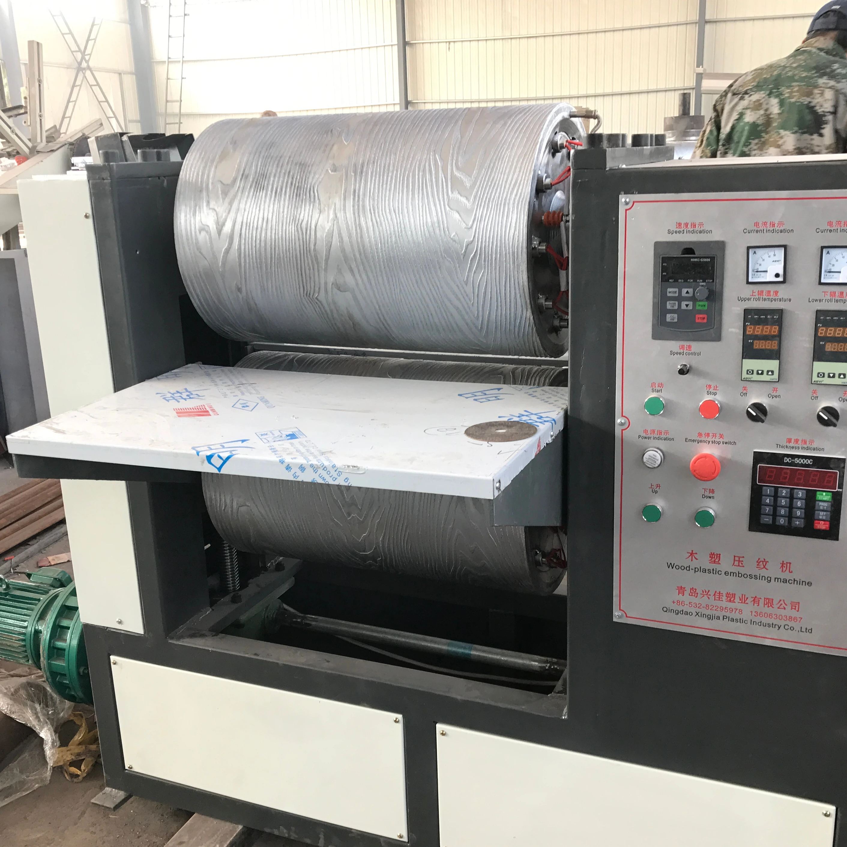 
wood plastic wood grain embossing machine for sale in QINGDAO 