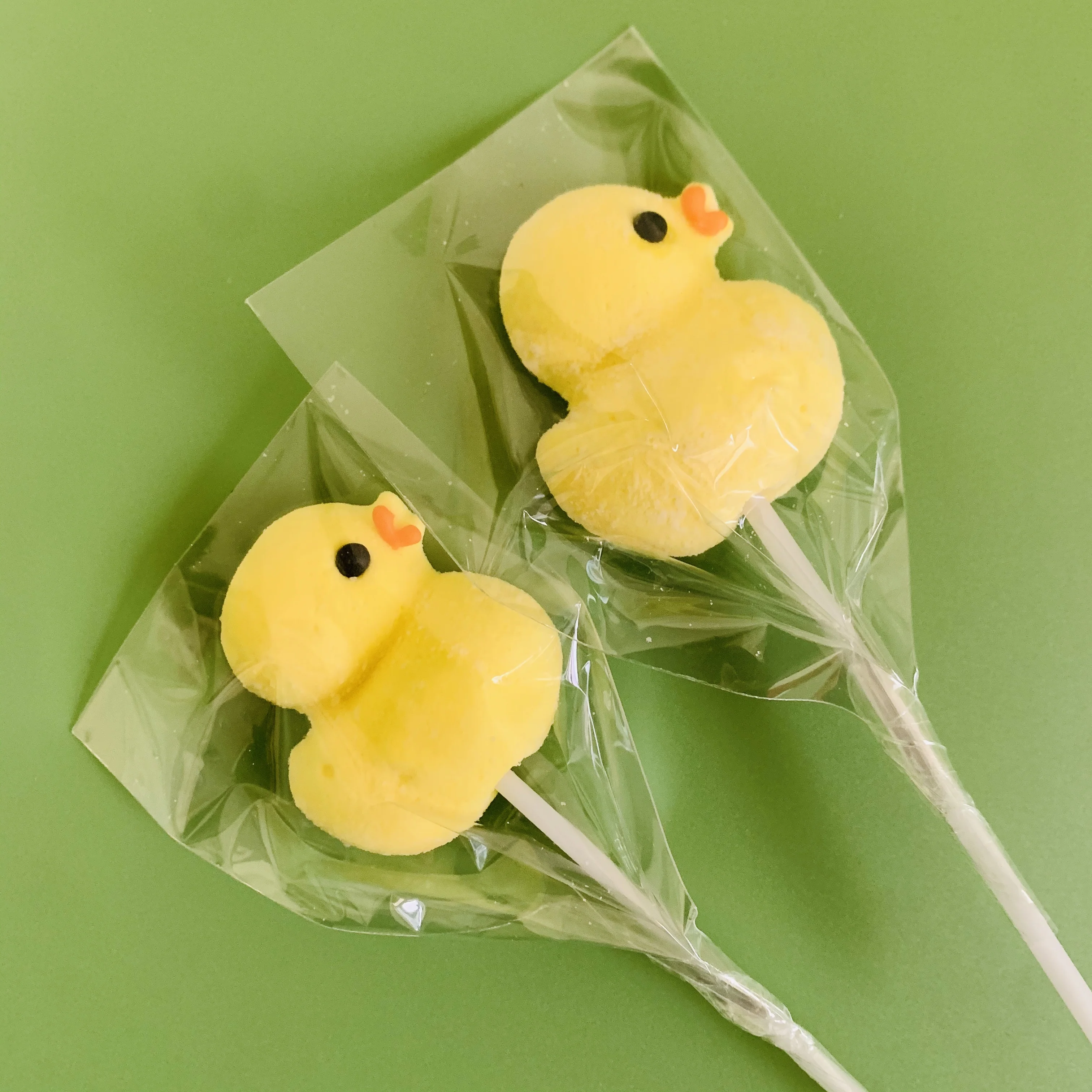 Factory Direct Supply HALAL Colored Marshmallow Lollipop Wholesale Confectionery Cute Yellow Duck Marshmallow Sticks