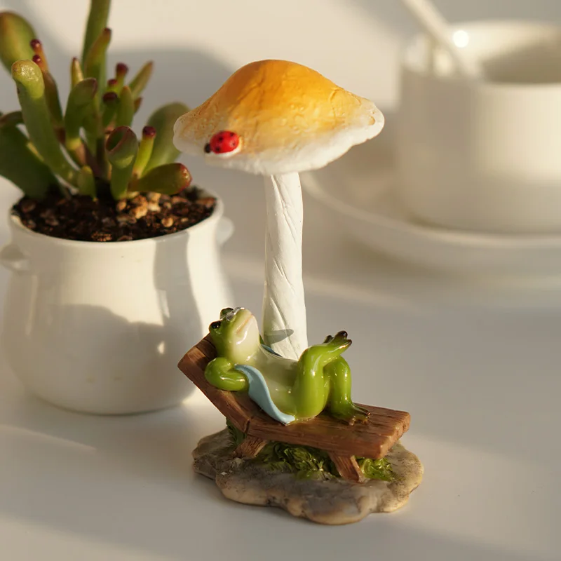 Z15688A novelty gifts mushroom decor fairy miniature landscape cute frog ladybug resin craft statue for mini garden decoration