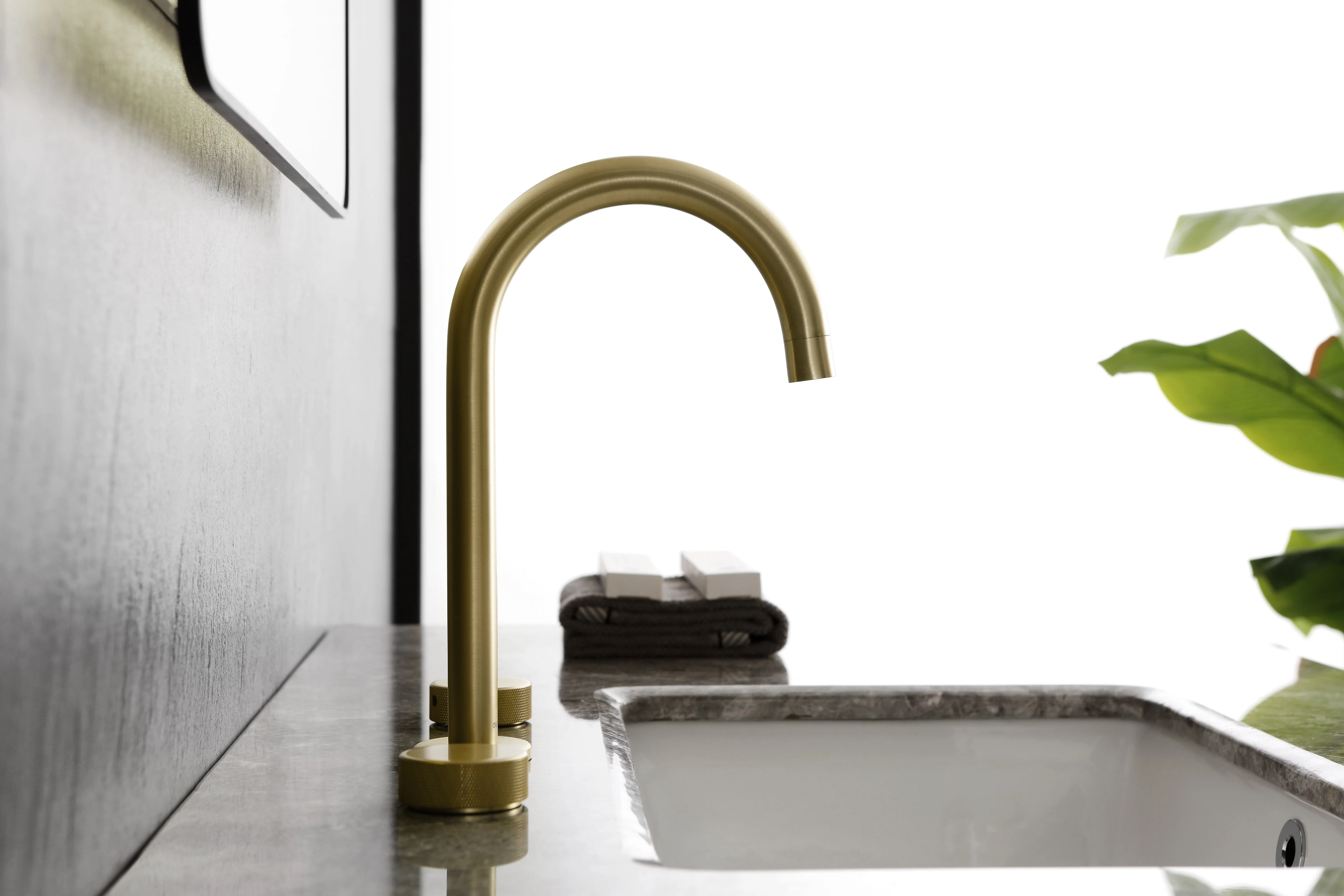 Newly designed Separate 2 handle high quality brass rose gold bathroom basin mixer faucet