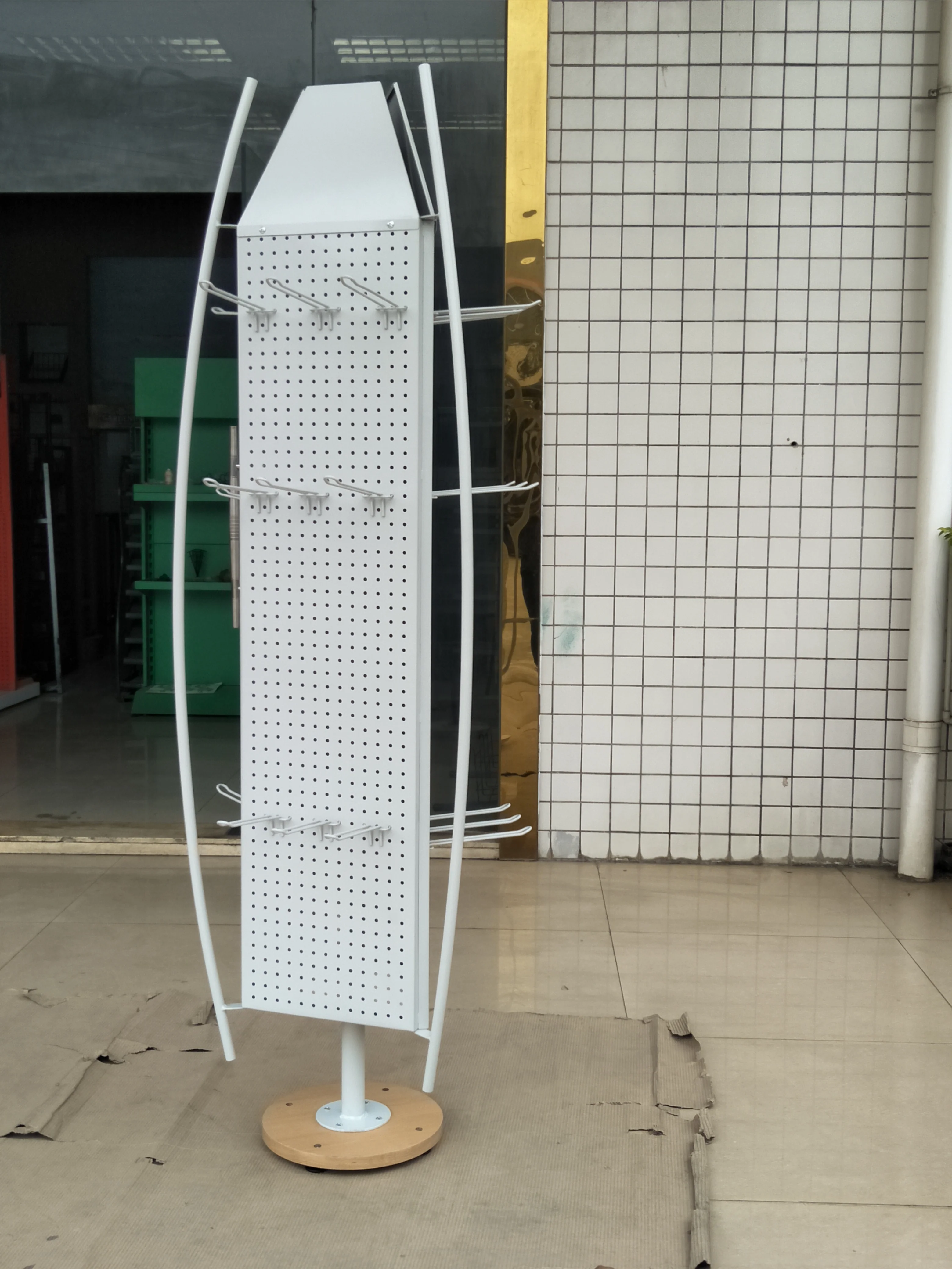  3-сторонняя треугольник Pegboard пол Spinner стеллажи для выставки товаров поворотный демонстрационные стенды-стеллажи Аксессуары наращивания