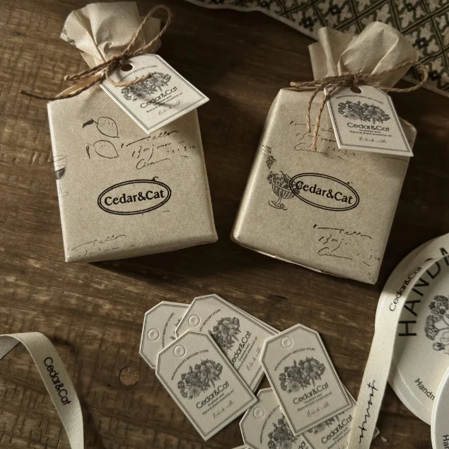 Wholesale Free Design Eco Friendly Paper Offset Printing Wine Bottle Tag Card with Logo