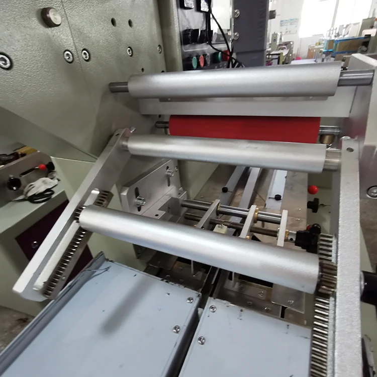 
donut machine packaging Hot Selling Donuts Pillow Full Automatic Packing Machine Bread automatic packaging machine 