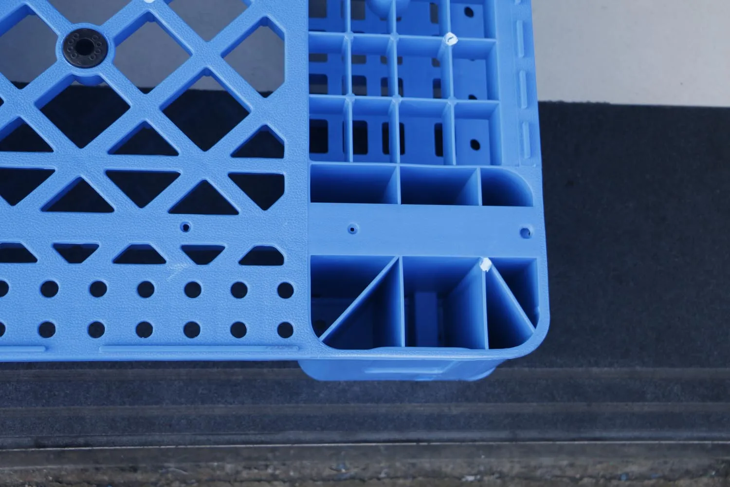 NEXARA Hot Sale Eco-friendly HDPE Euro Pallets 1210*1200*150mm Flat Surface Three Runner Heavy Duty Plastic with 4-Way Entry