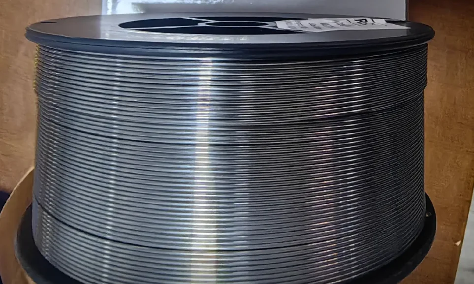 Линия по производству сварочной проволоки для сварки в среде CO2 сварочная проволока с флюсом китайская на пластиковой катушке