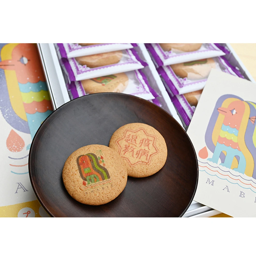 Производит формовочную коробку для печенья упаковывает