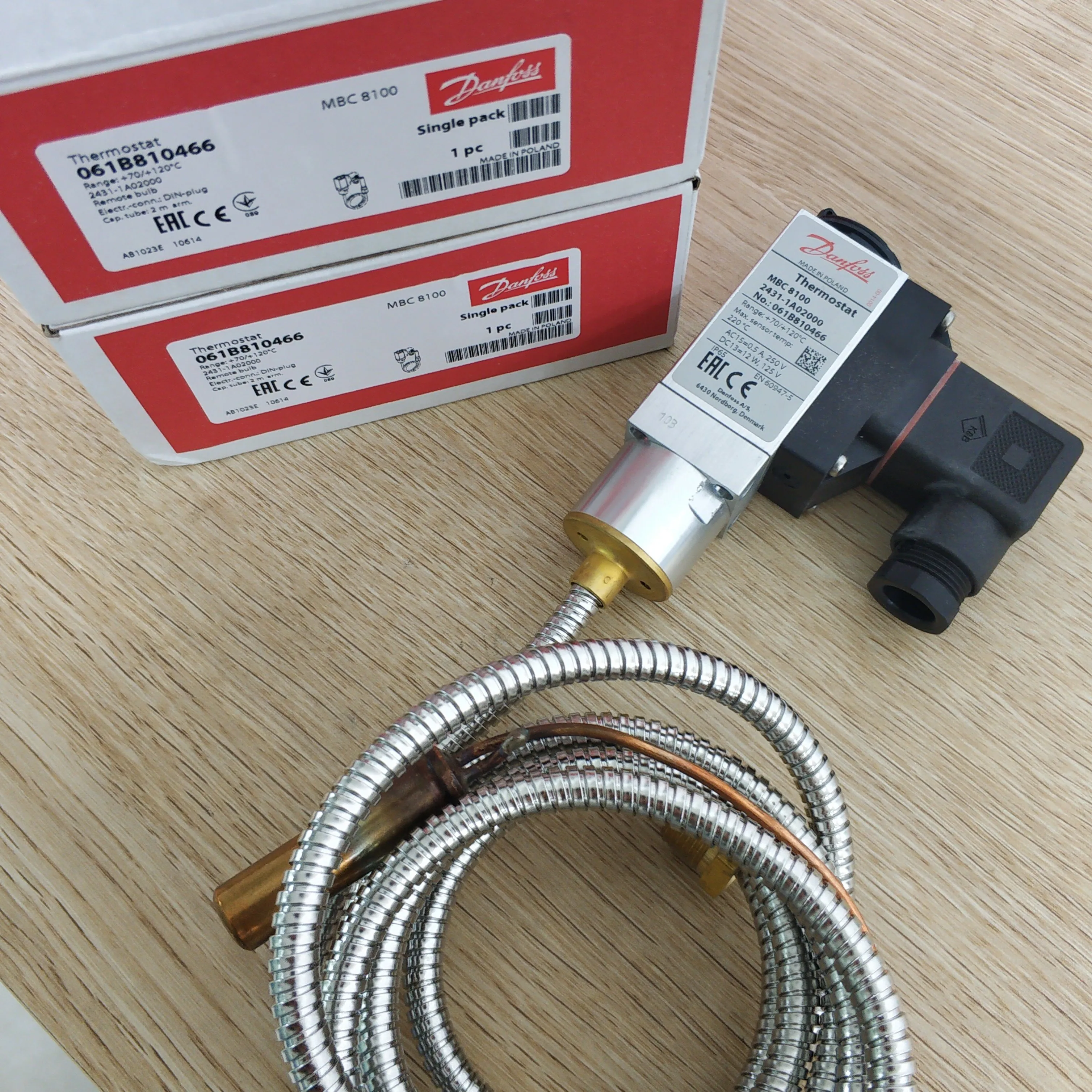 Danfoss thermostat type MBC 8000 and MBC 8100 061B810466  temperature controller