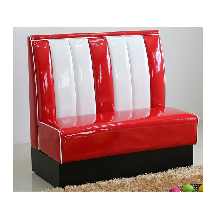 Сделанная на заказ угловая ретро-будка в американском стиле 50-х годов для закусочной в голливудском стиле с красной и белой кожей