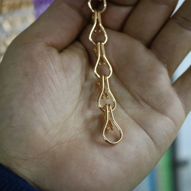 Декоративные занавески «сделай сам» из алюминия с золотистой цепочкой