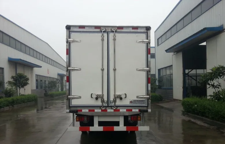 China isuzu NQR 700p refrigerated truck/refrigerator truck with double cab refrigerated van for export