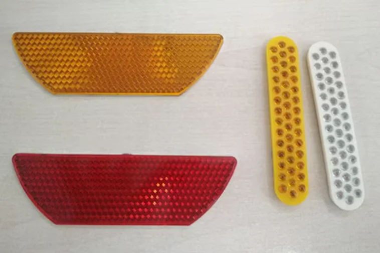 2024 Hot Selling Roadside Reflector with Red Yellow White Lens Reflective Vinyl Sheeting 43 Glass Bead Road Stud