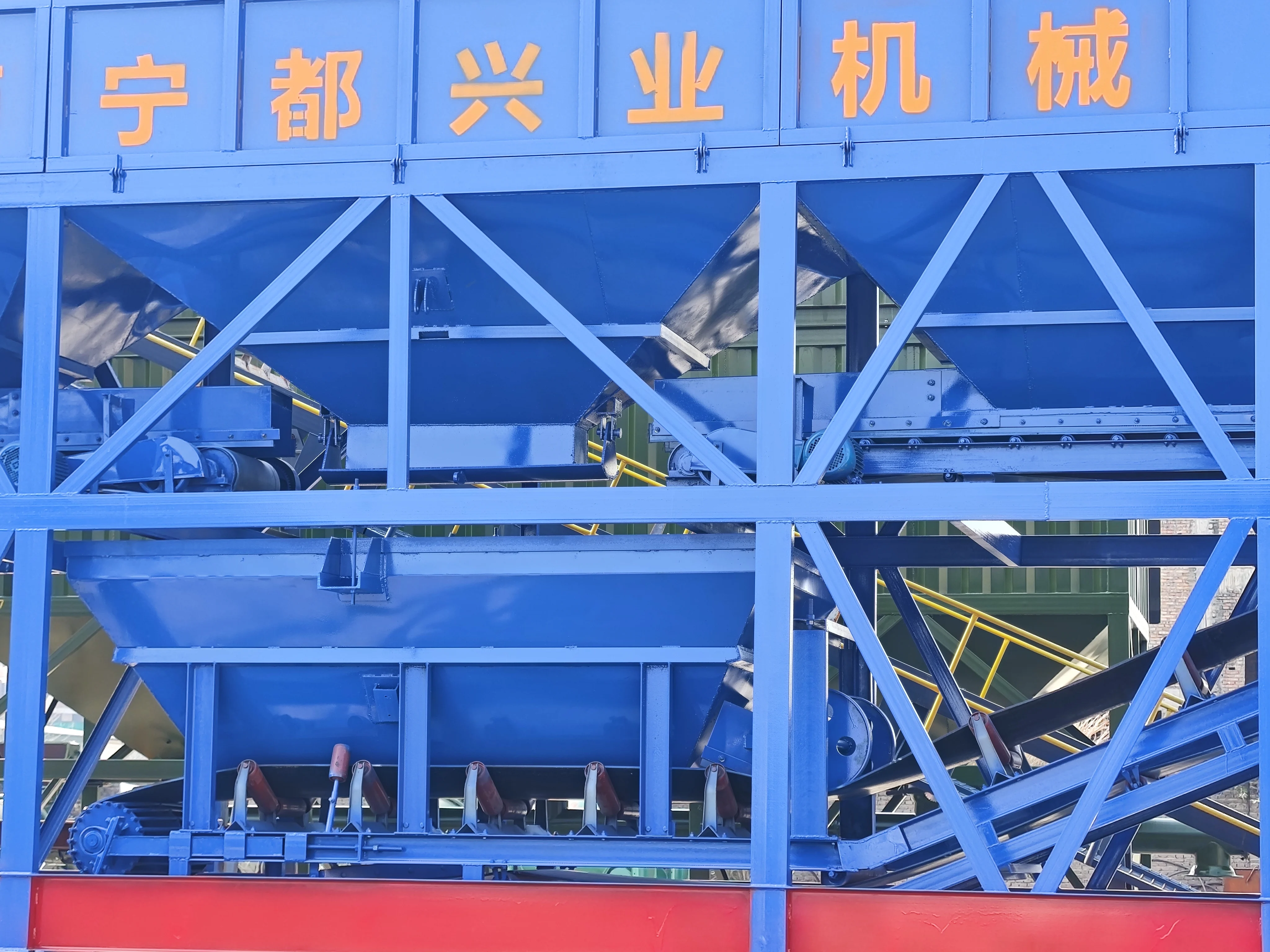 High quality Southeast Asian best-selling HZS120 concrete mixing plant Mobile foundation free mixing plant
