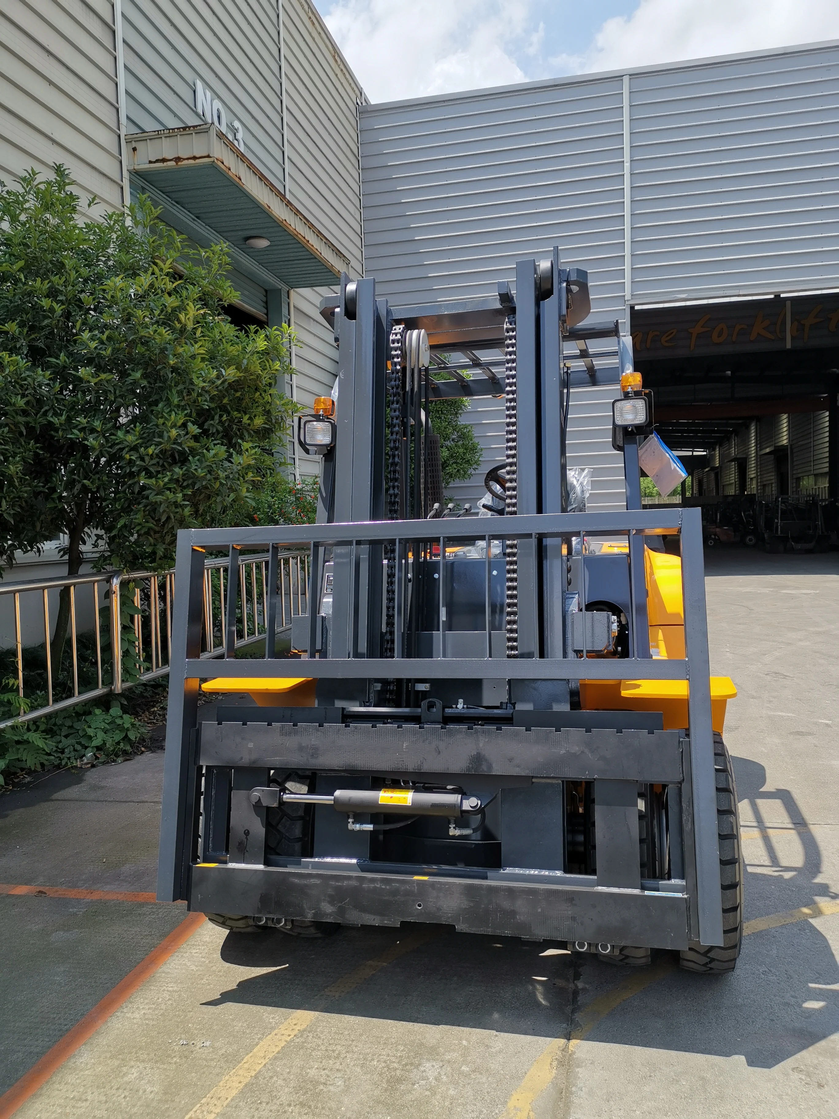 Дизельный вилочный погрузчик Zhejiang UN, 8 тонн