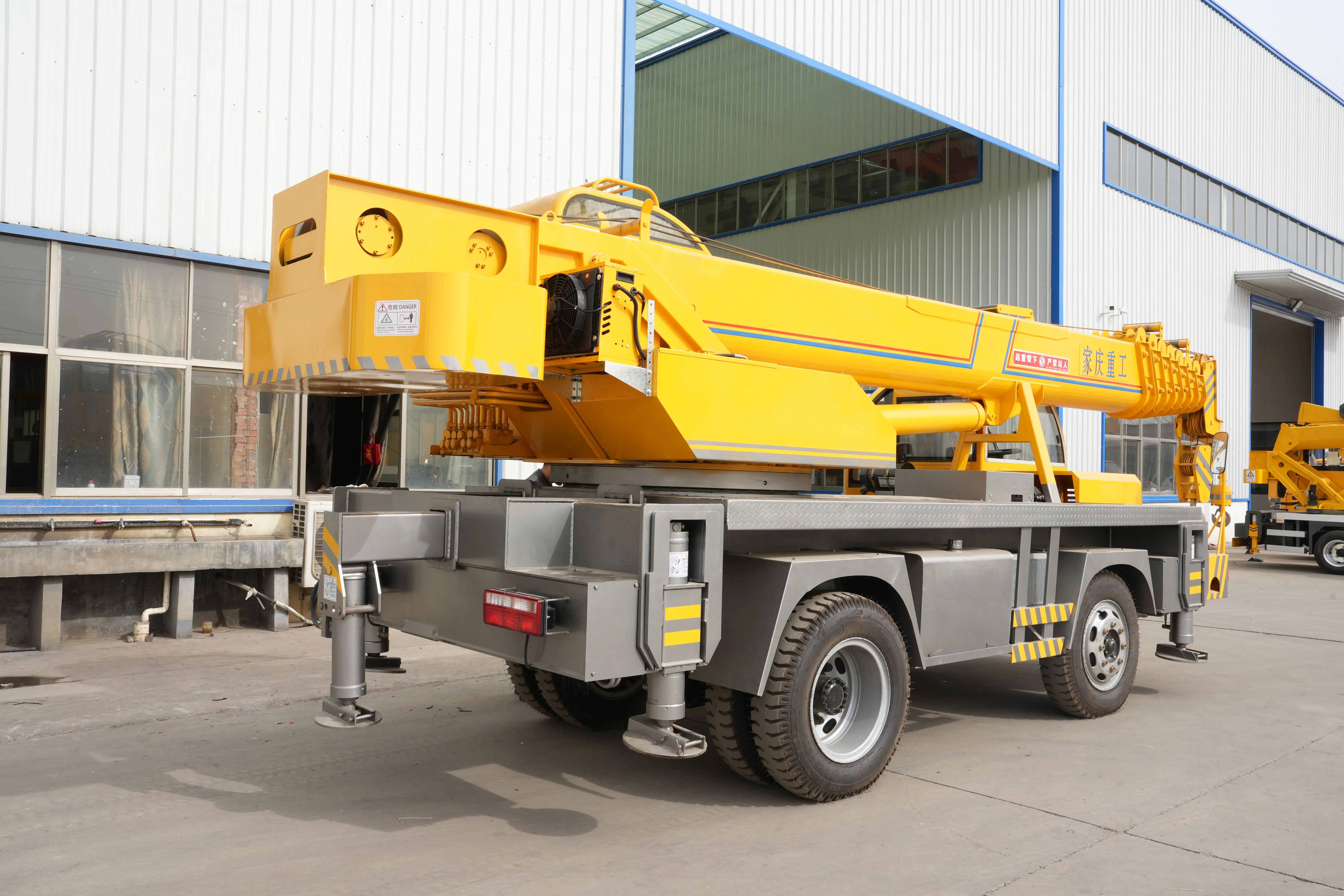 Customizable Telescopic Boom Truck-Mounted Crane Lift and Lorry Feature Homemade crane