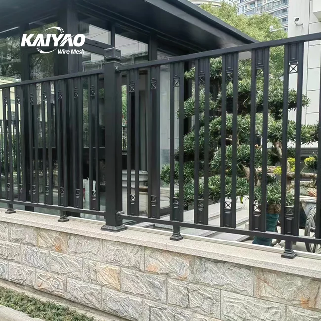 Индивидуальный забор из цинковой стали жилые районы железный каркас низкое обслуживание подчеркивающий безопасность красоты Доверенные менеджеры по недвижимости
