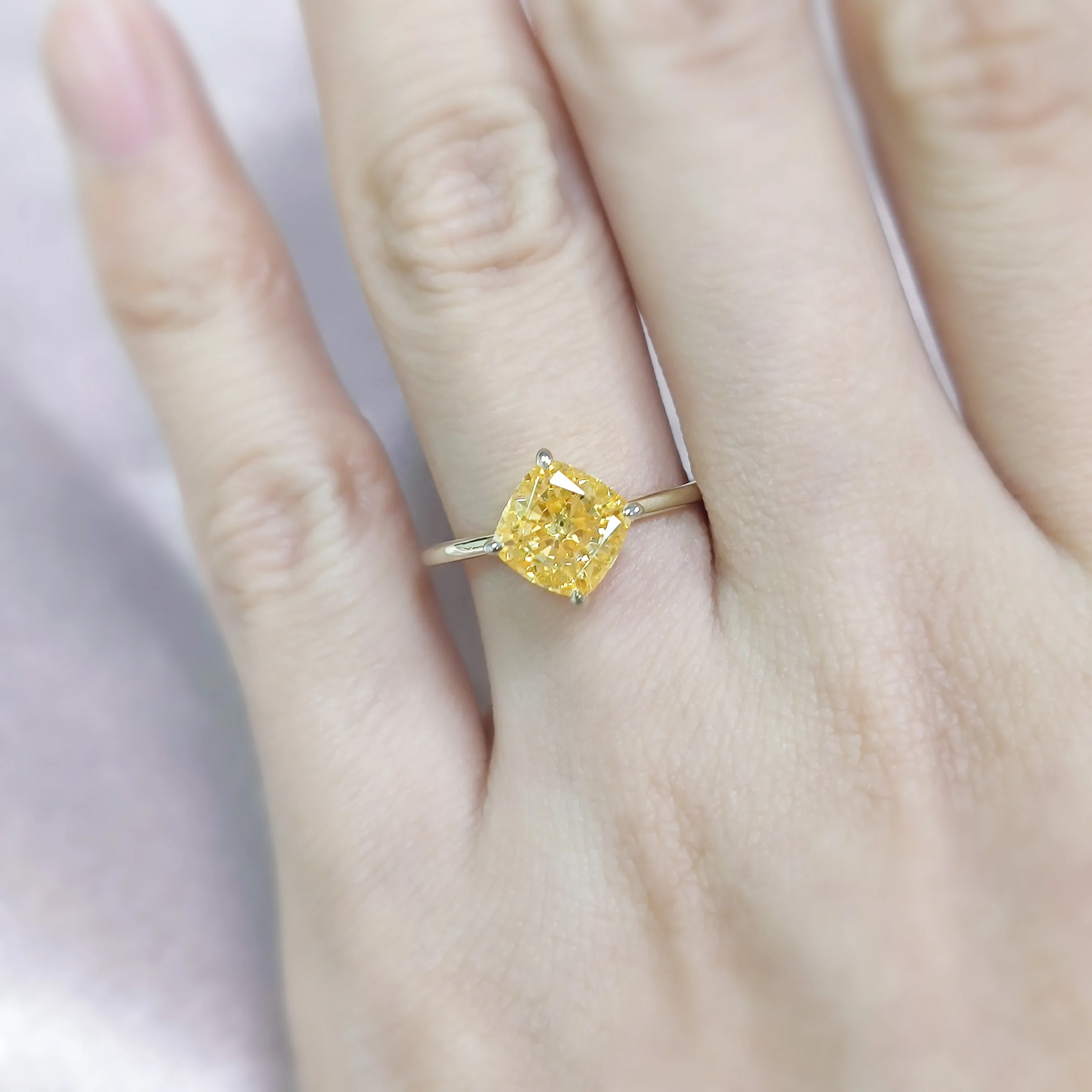 OL1487 Abiding Wholesale 4 Claws Cushion Cut 7X7MM 2 Carat Champagne Moissanite 10K 14K 18K Solid Gold Rings For Women