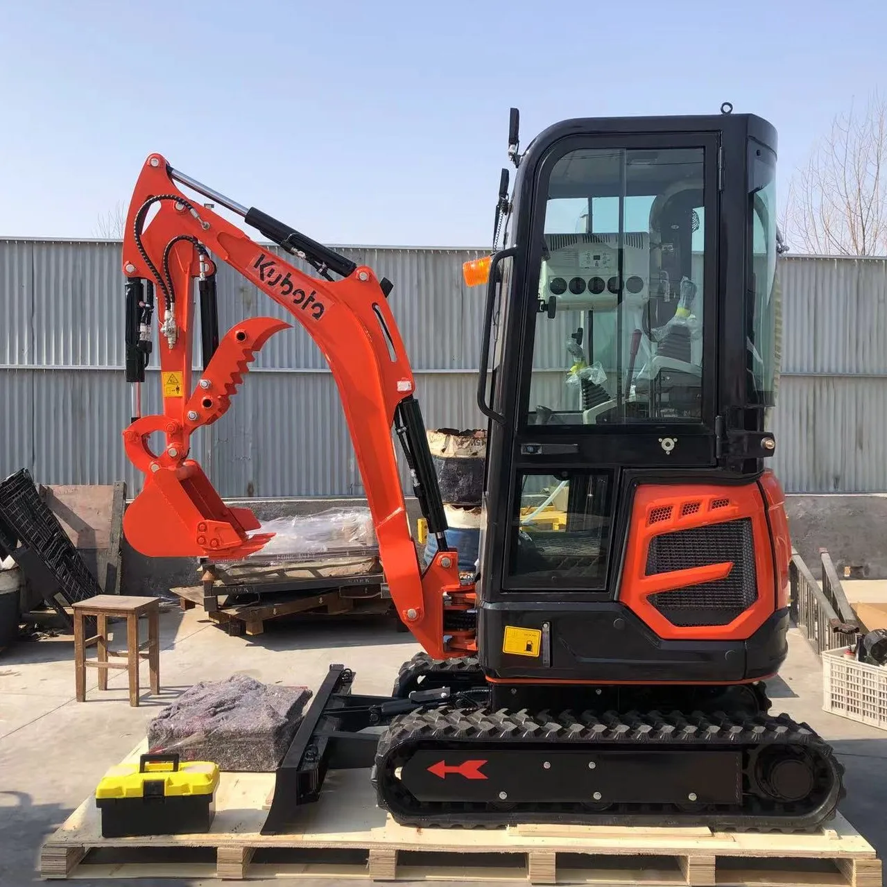 Factory wholesale EPA CE used mini excavator new Japan Engine 1 ton 1.8 ton 2 ton mini excavator qh12 mini excavator machine