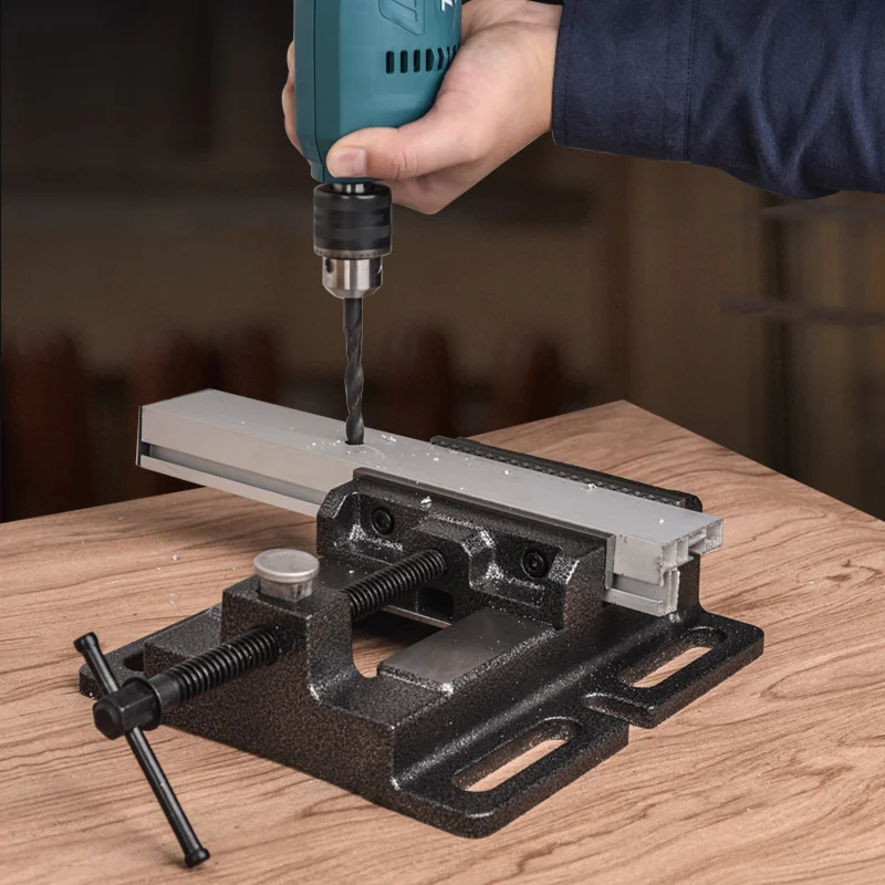 Light bench vise mini household bench vise small fixture heavy precision flat nose pliers.