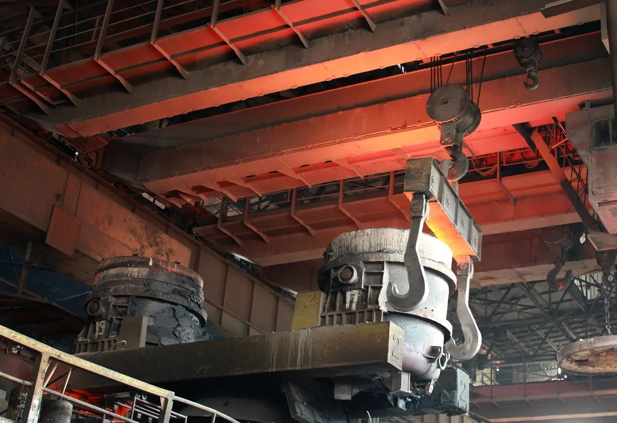 Steel Mill Use Hot Metal Lifting Machine Heavy Duty Heat Resistance Overhead Travelling Ladle Crane Charging Crane