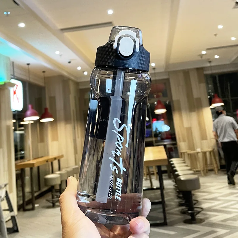 650/750ml Wholesale Men Women Student Outdoor Sports Large Capacity Portable Big Sport Water Bottle Plastic With Scale Straw
