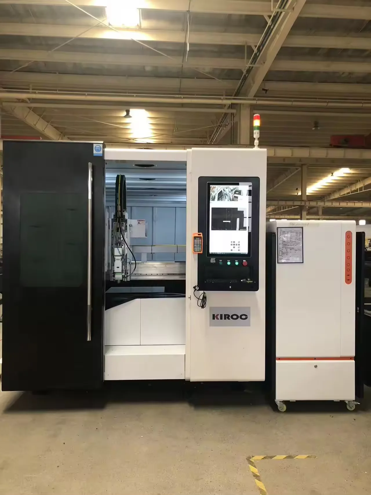 6025 8025 Laser Metal Cutting Machine Enclosed Fiber Laser Cutter for Aluminum