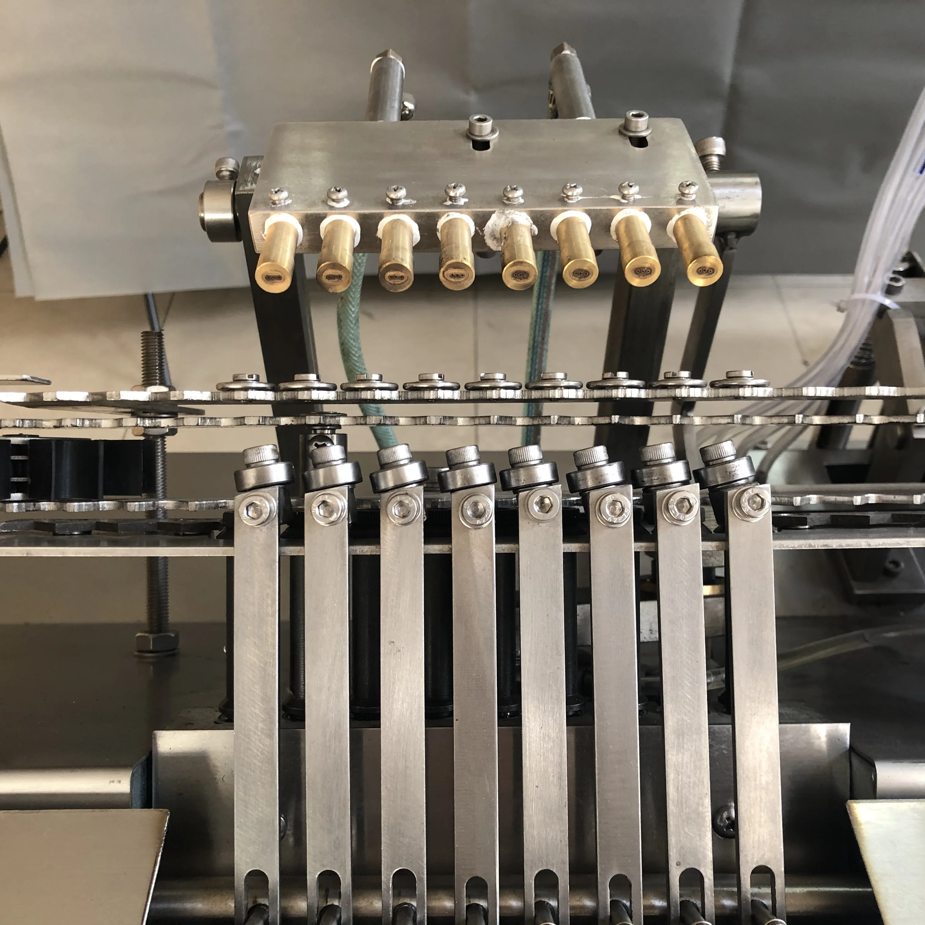 Automatic Ceramic Pump 5ml Liquid Injectable Ampoule Bottles Filling Sealing Machine