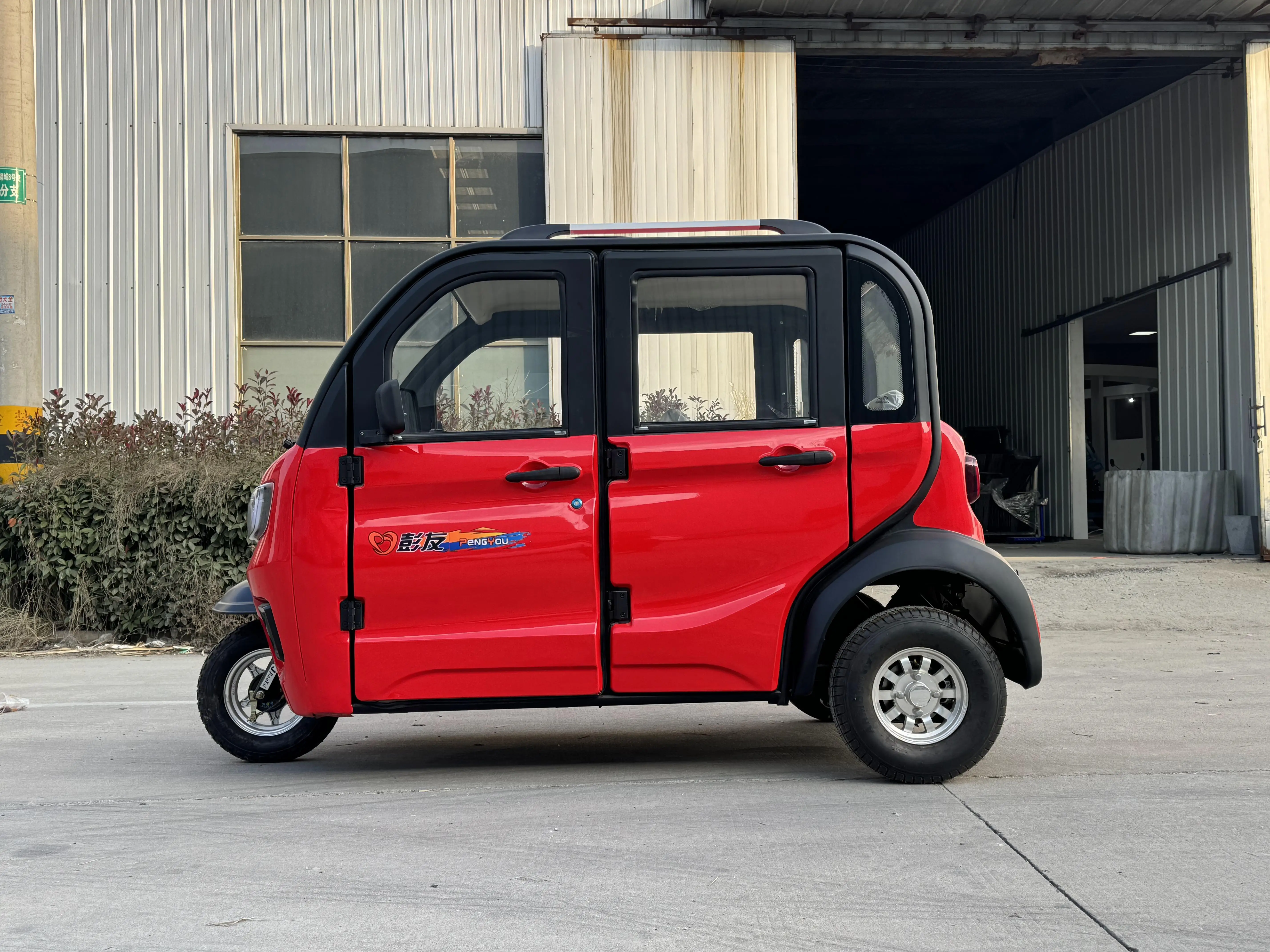 Lb-Zrjs Cheap Price Electric Tricycle Closed Passenger Tricycle 3 Wheel Motorcycle Cargo Eec Moto