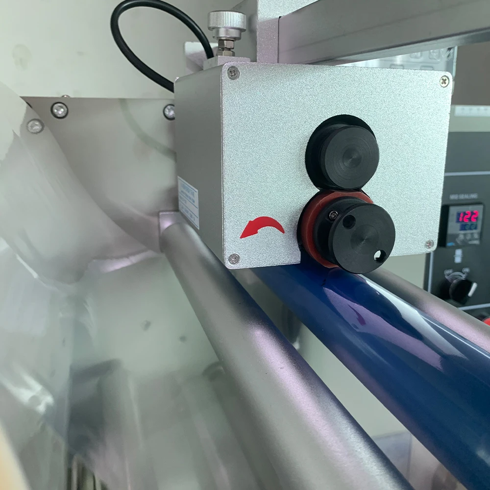 China Semi Automatic Bread Buns Packing Machine Suppliers Flow Pack Chocolate Packaging Machine