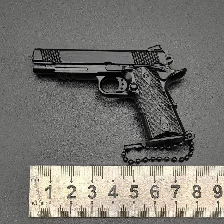 Mini Gun Keychain Toy Gun 1911 Zinc Alloy Metal Keychain Gun Keyring High Quality 1:3 Pistol Model Decoration Gift