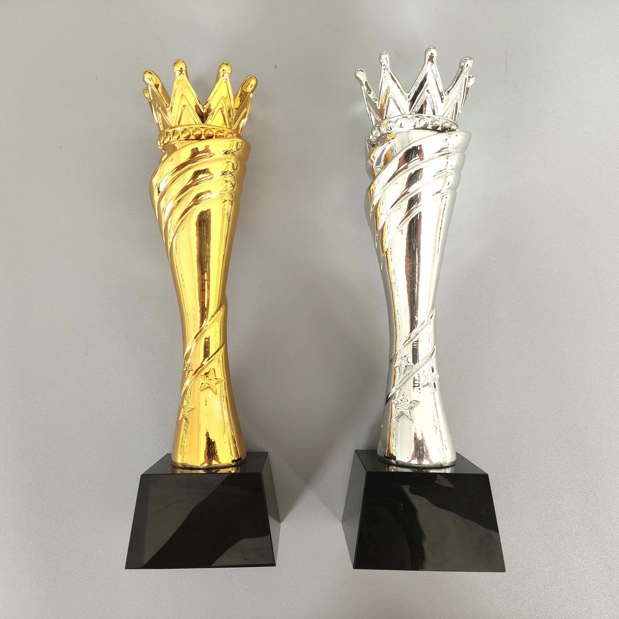 Custom Resin Gold Silver crown Design Crystal Base Glass Trophy Awards For Company Business Souvenirs