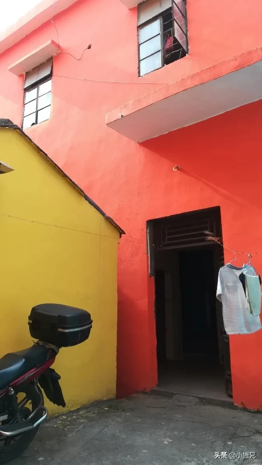 
Exterior Wall Paint Weather Risstant Anti-strip Convenient High Quality Emulsion Paint 