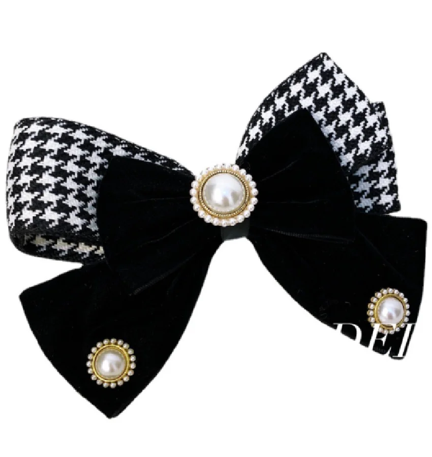 
Fashion Pure Color Headdress Banquet Fabric Velvet Headdress Ladies Simple Flower Pearl Headscarf 