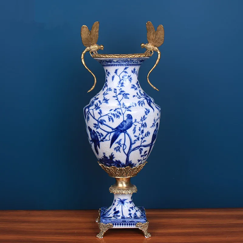 European Style Soft Mounted Ceramic Vase Blue And White Porcelain Vase