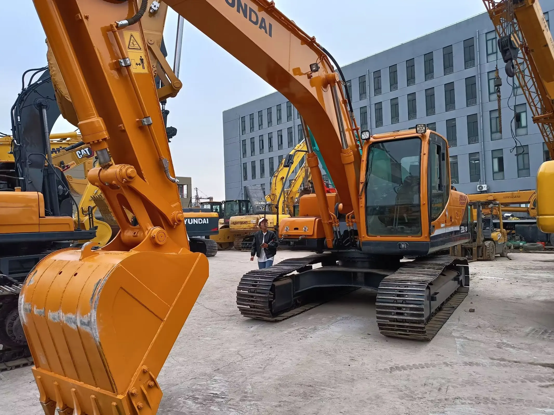 Вторая рука Hyundai r220LC-9S HYUNDAI r210w-7 210w-9 в хорошем состоянии Низкая цена для продажи
