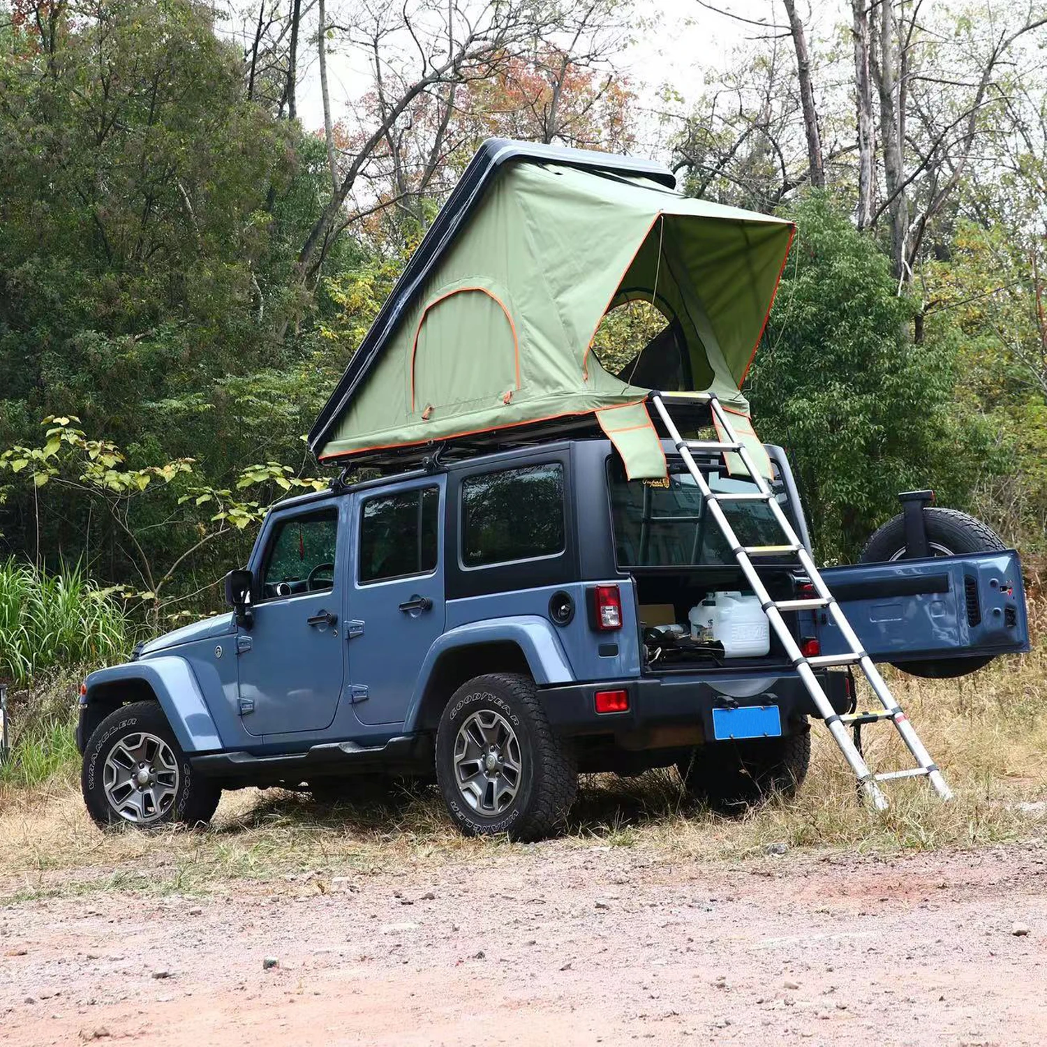 China Manufacture Rooftop Tent Foldable Car Roof Top Tent 2-3 Person Aluminium Triangle Camping SUV Car Roof Top Tent with Shell