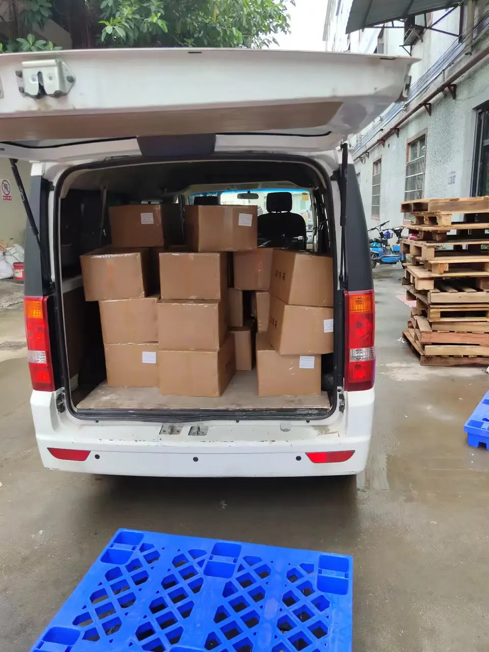 OEM Wholesale Face cream Natural Organic Body and Face Sunblock Spf50 Moisturizing Sunscreen lotion