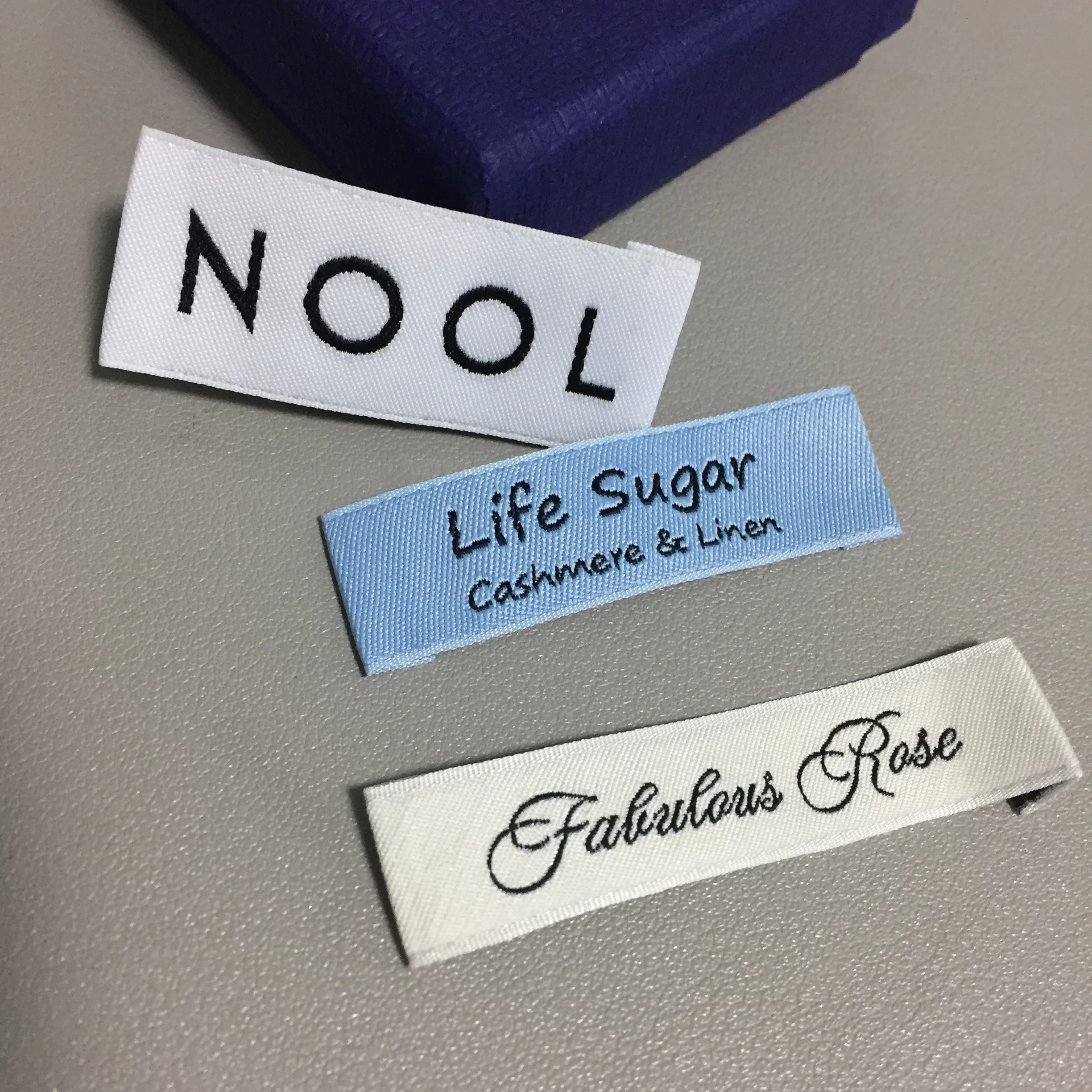 Cheap damask woven clothing label silk labels with gold logo Sewing main woven label