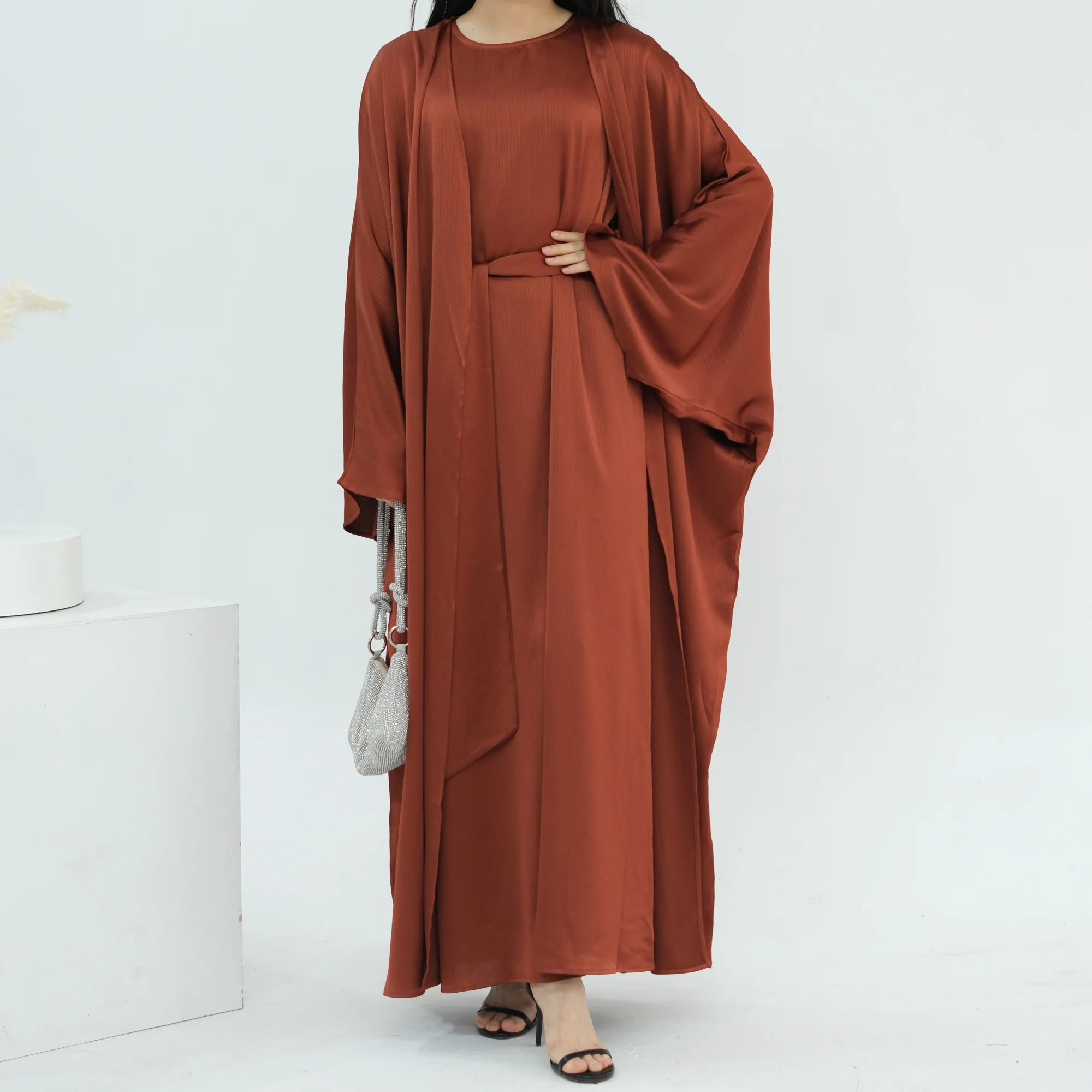 OEM ODM Loriya Abaya 2024 High Quality Luxury 2PCS Abaya Set Shimmer Maxi Dress Satin Inner Slip Dress Wider Belt And Open Abaya
