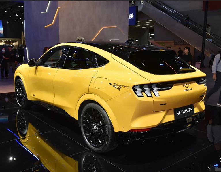 Ford Mustang Mach-E белый роскошный электрический спортивный автомобиль от Hengxin Auto Group в Ухане Китай