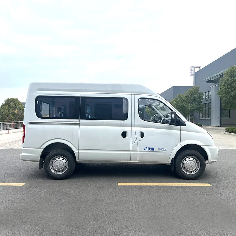 Factory Price Emergency Patient Transport Ambulance Vehicle Van Isolation Ambulance for Sale