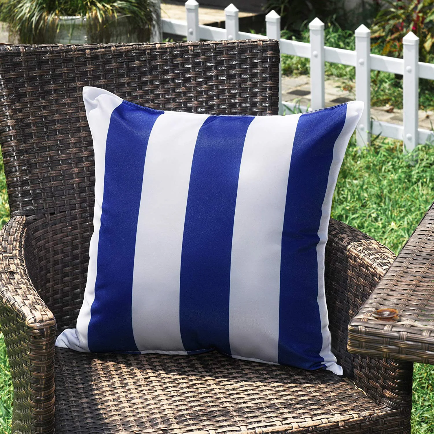Factory Price Decorative Stripe Design Pillow Covers Gold Pillowcase Personalize Travel Pillow Cover Popular Design