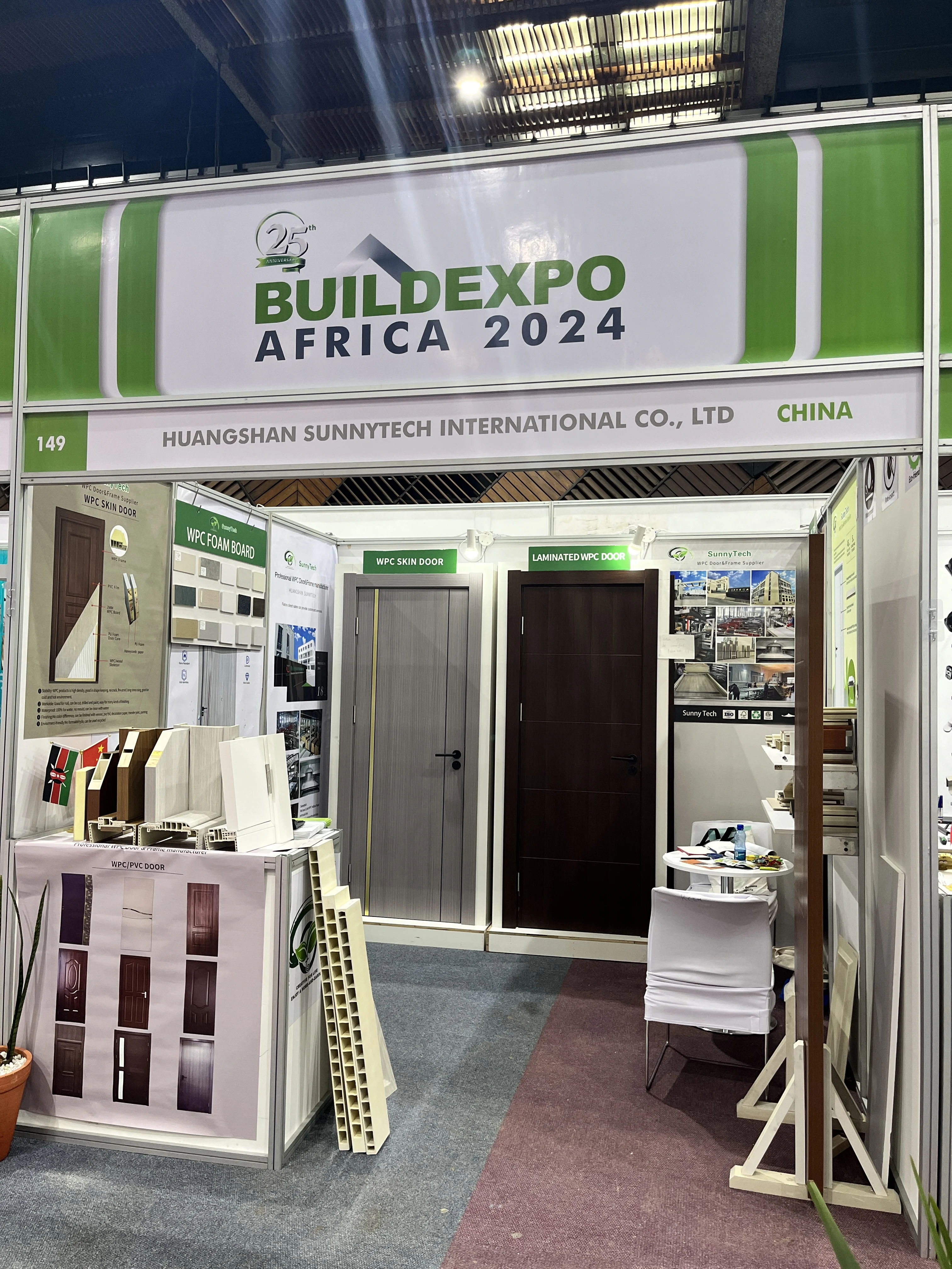 Modern type Pure WPC interior door with curved lines Waterproof internal coloured doors