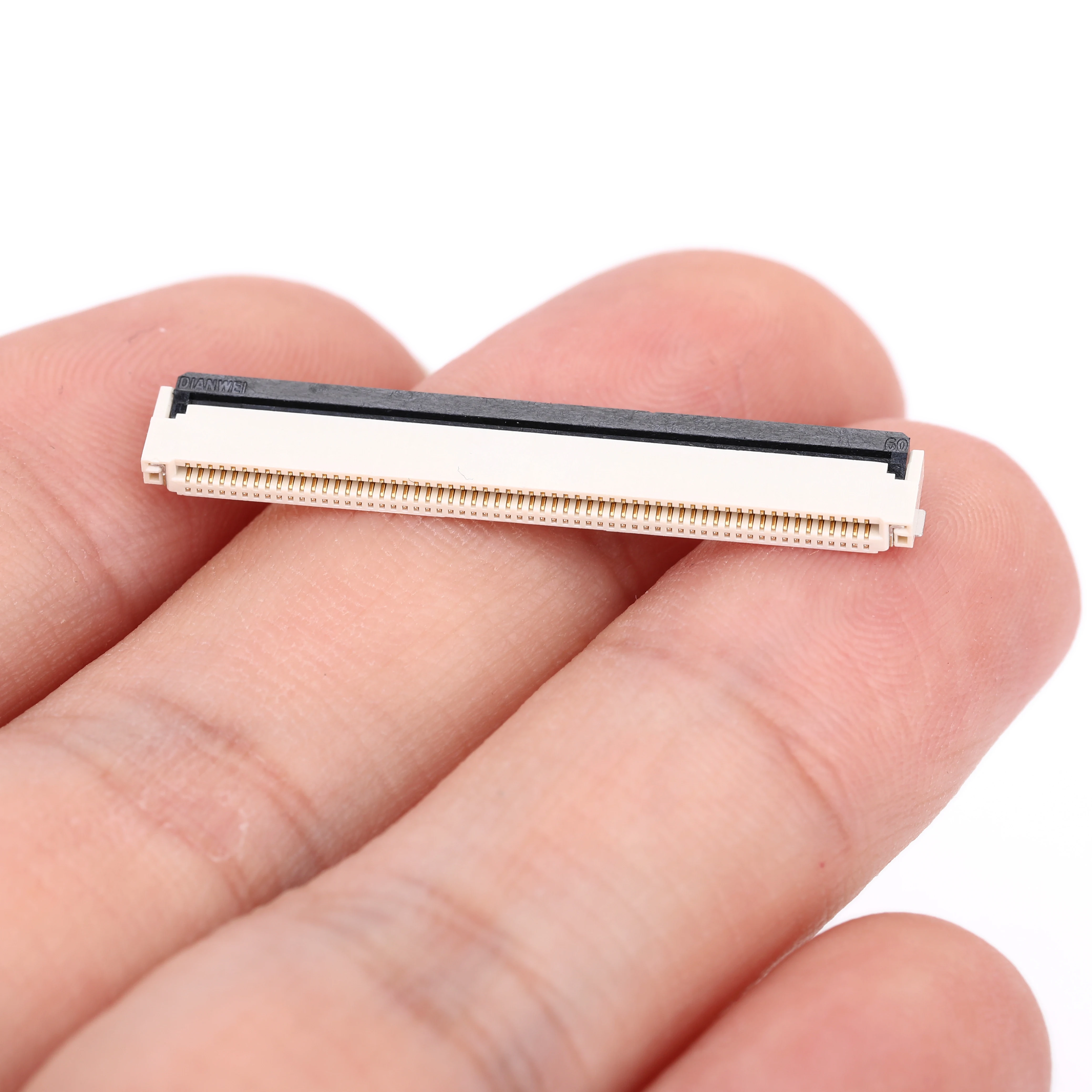 Low-cost 0.5mm pitch FPC/FFC connector for LCD touch screen for mobile phones