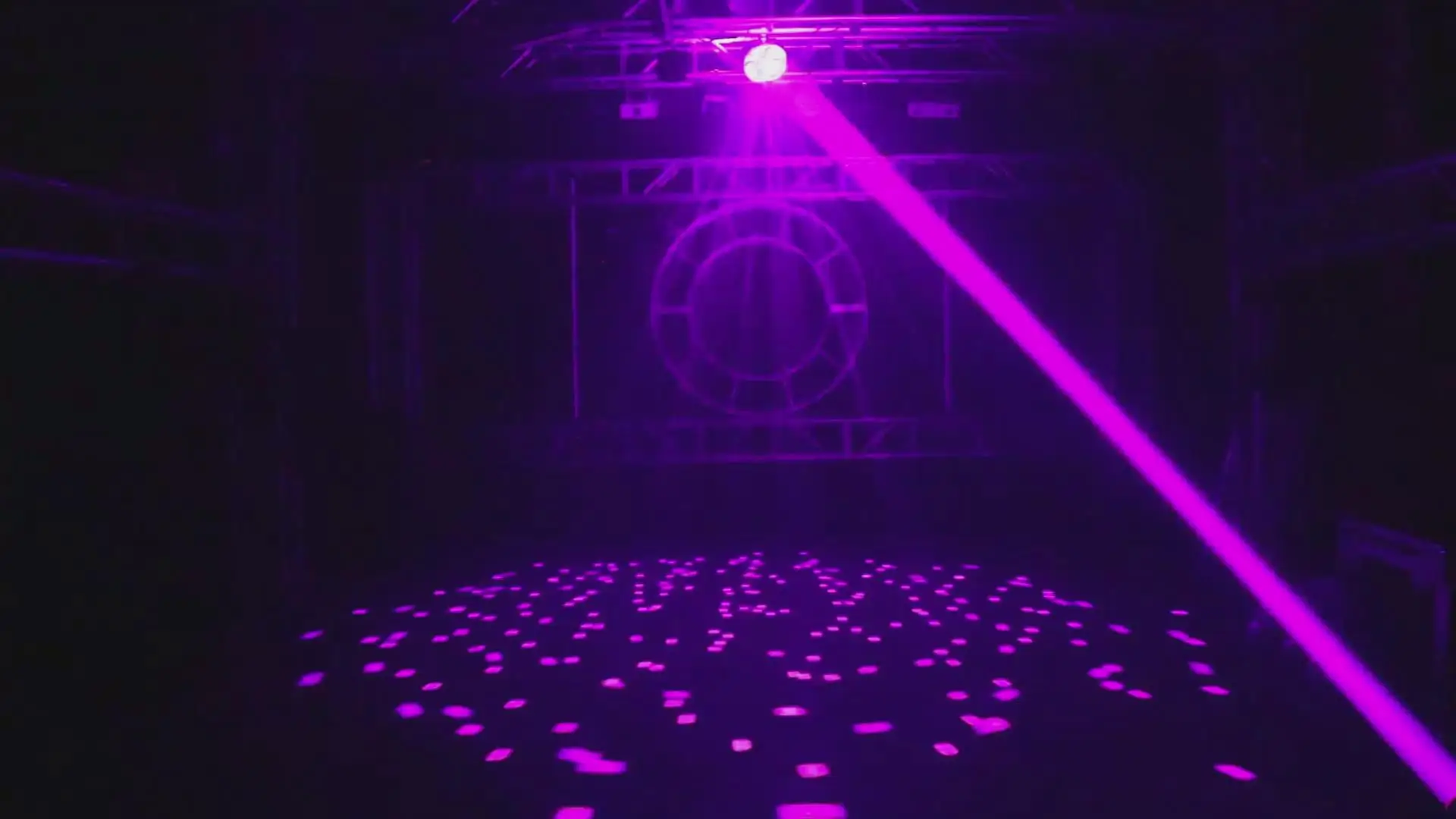 Новая цена 6-глазный лазерный стробоскоп с УФ-светодиодным эффектом Rgb светодиодный диско-шар диджей световой эффект для вечеринки Клубные световые эффекты