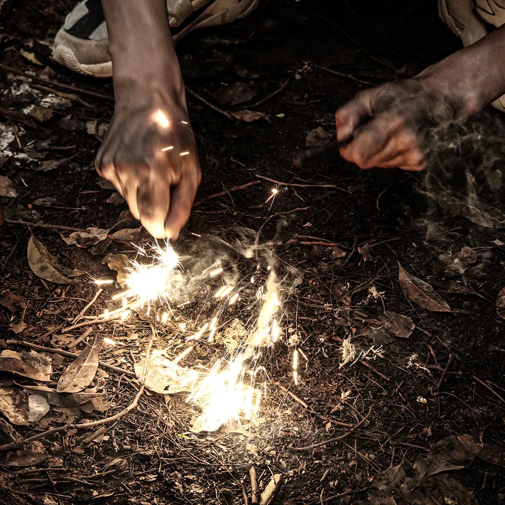 Factory wholesale outdoor flint igniter friction igniter tool travel hiking camping emergency equipment