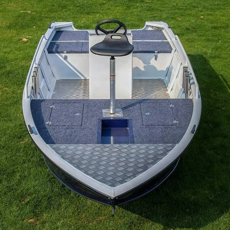 New best V-hull bass boats with live fish tank made in China