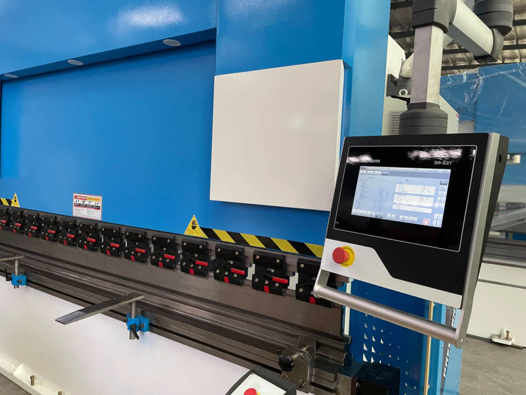 High configuration and high precision Press brake manufacture WE67K series hydraulic synchronized automatic Bending Machine